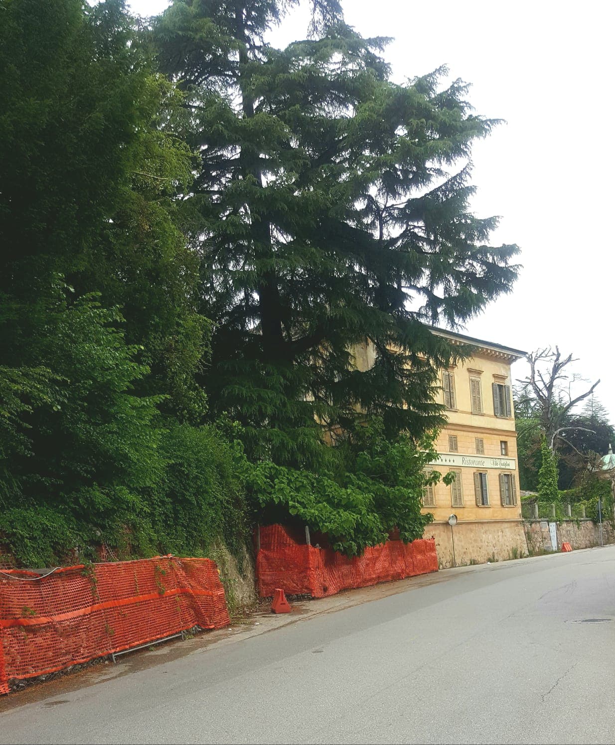 Induno OLona: pericolo dal muro di villa Castiglioni