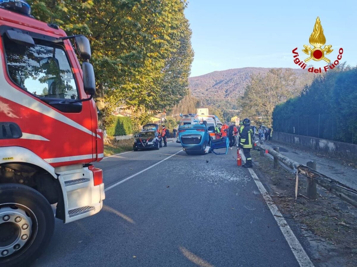 Cunardo (Va) auto ribaltata