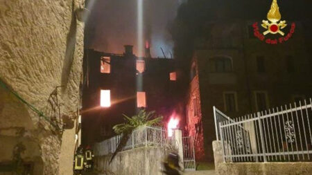abitazioni in fiamme a Cadegliano Viconago