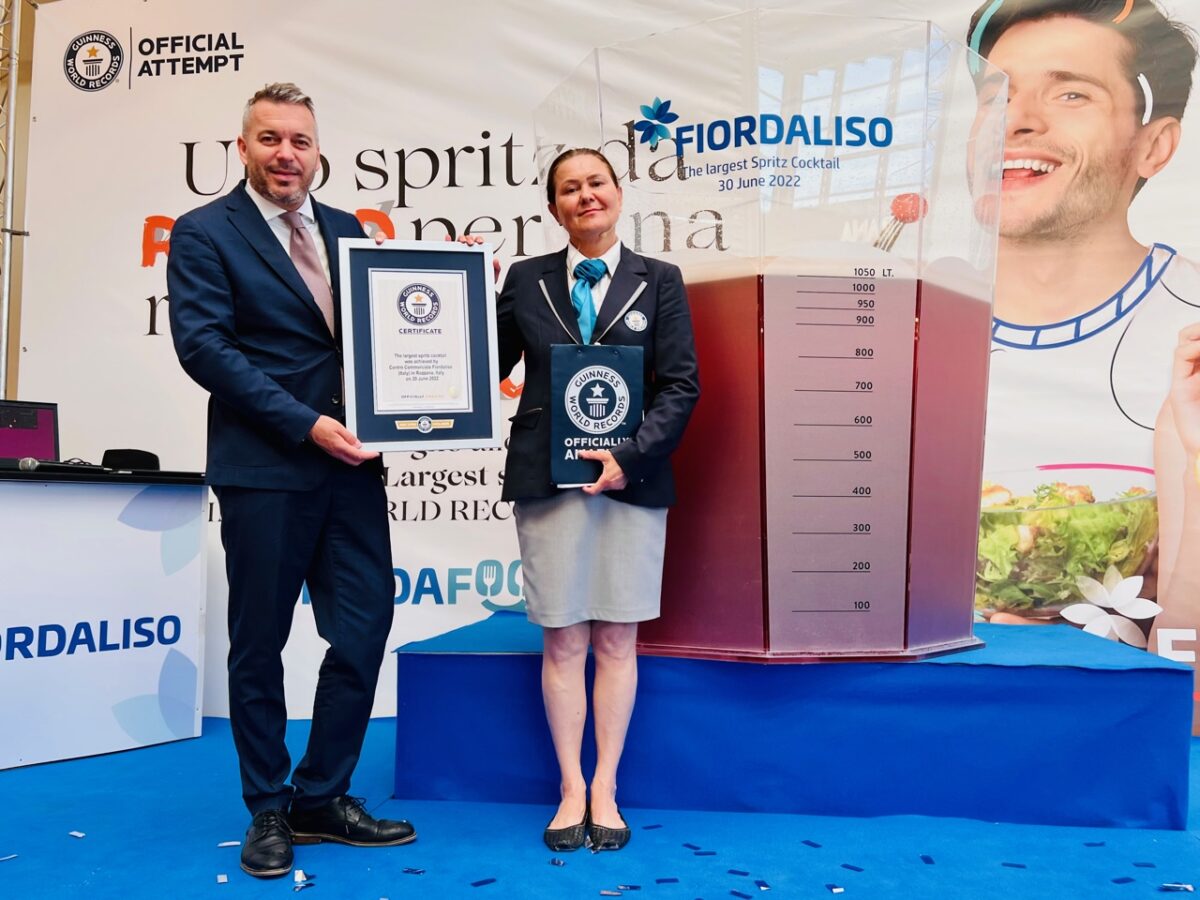 A Rozzano lo Spritz più grande del mondo
