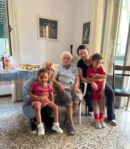 Fagnano Olona, festa per i 100 anni di Antonia Perego