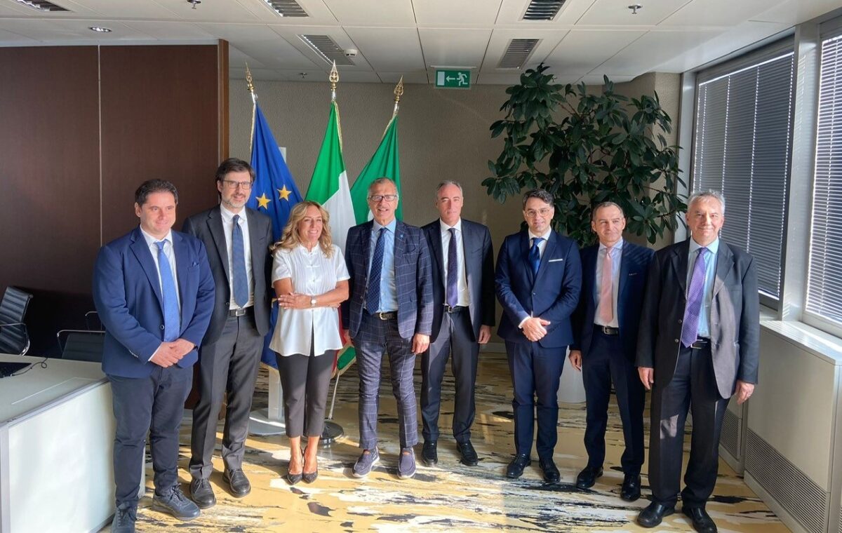 Lombardia, un piano europeo straordinario per contenere i costi energia
