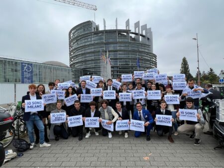 Europa, flash mob della Lega per tutela delle identità e tradizioni locali