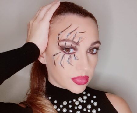 Per Halloween un make up semplice per creare un ragno sul viso