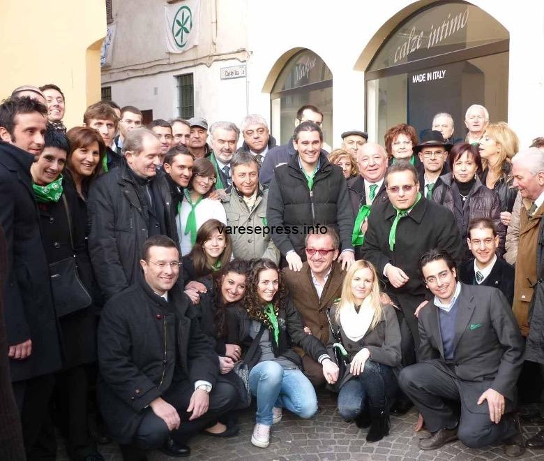 Una foto del marzo 2010 in occasione dell’inaugurazione della sede di vicolo Castellaccio, nuovo punto di ritrovo per la Lega di Saronno.