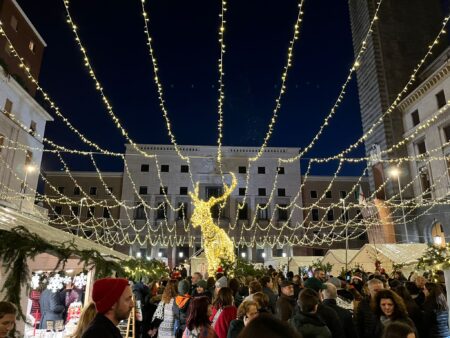 La magia del Natale a Varese in Piazza Monte Grappa