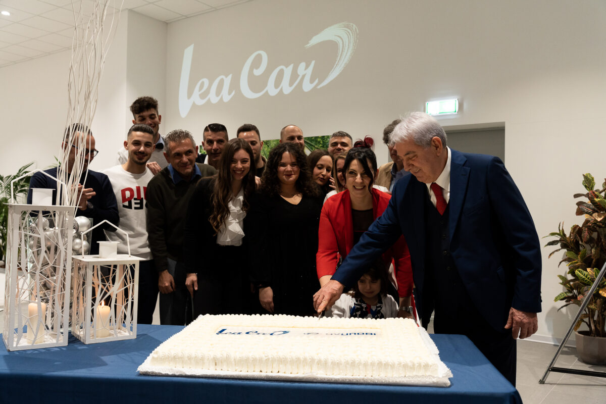 Magico galà. Festa speciale alla concessionaria Hyundai che ha costruito una nuova sede prestigiosa e funzionale in via Donizetti a Solaro. Un evento emozionante e spettacolare ha celebrato la coraggiosa ripartenza.