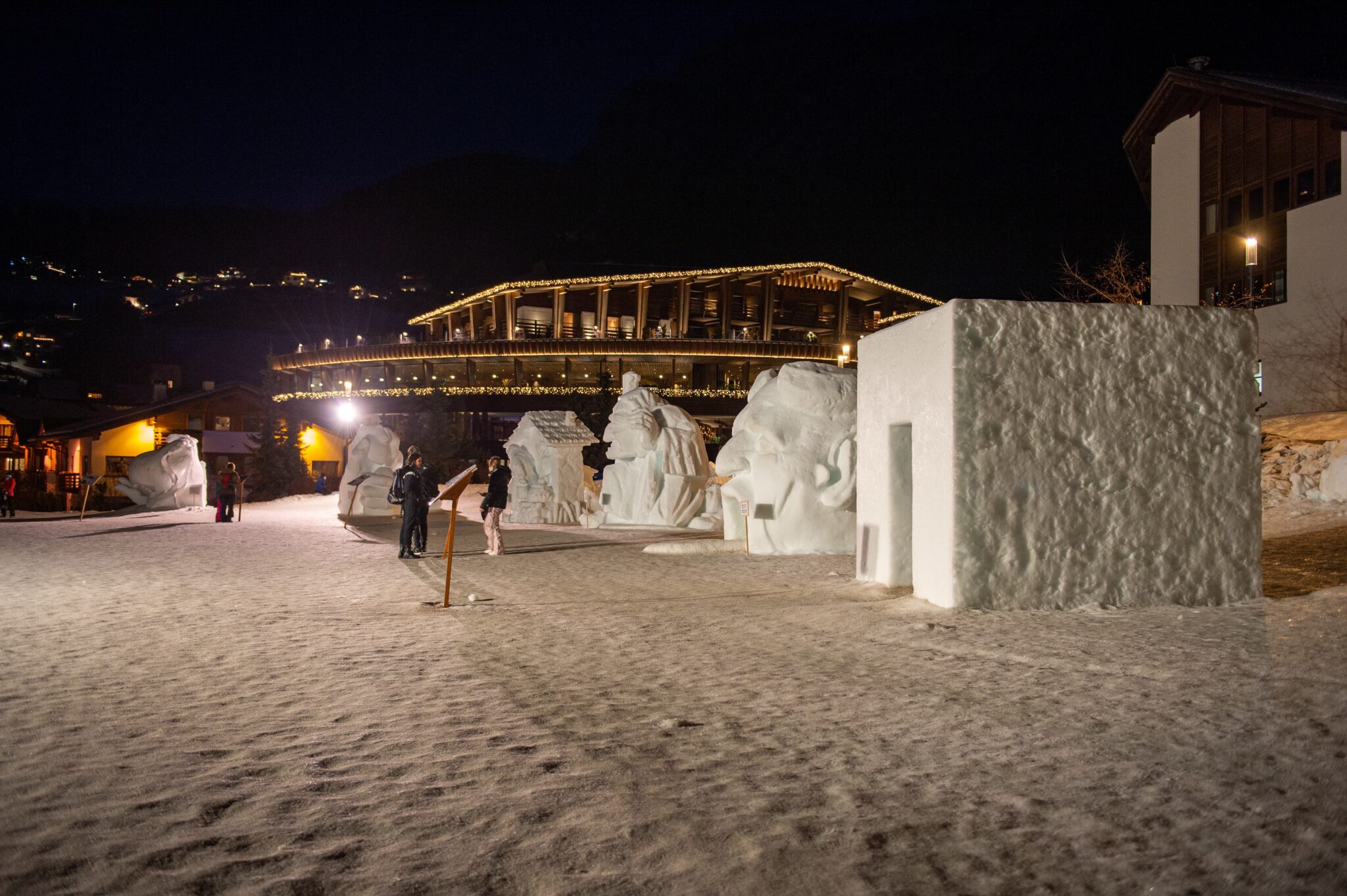 La Val Gardena stupisce con sculture di neve e ghiaccio La Val Gardena stupisce con sculture di neve e ghiaccio