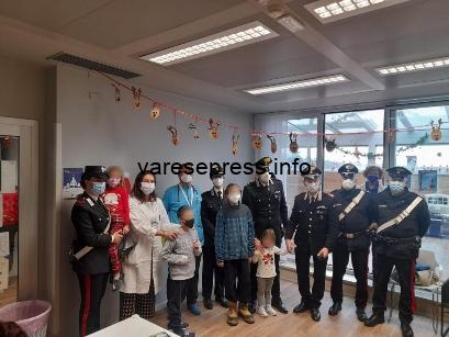Varese, doni dei Carabinieri ai bambini dell'Ospedale Del Ponte