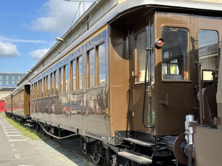 Trenord rimette sui binari il treno storico appena restaurato