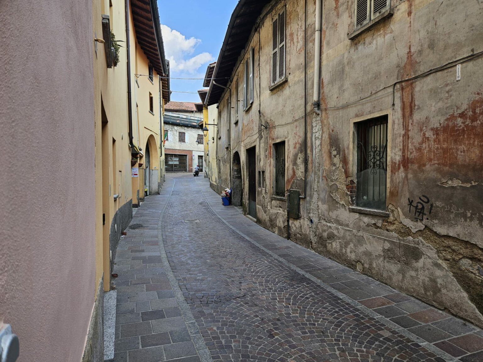 Alta velocità, via Roma a Somma assieme ad altre vie del centro storico, alle prese con problematiche che si trascinano da anni.