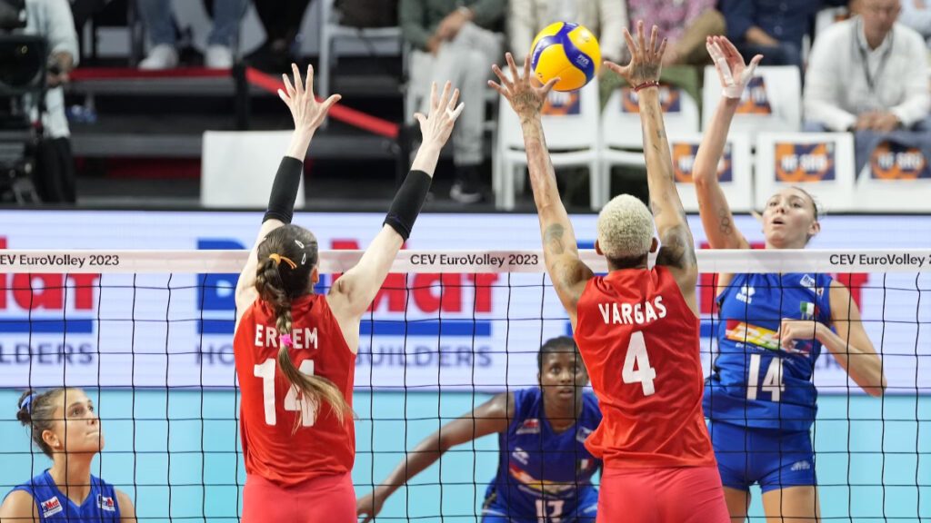 Le azzurre della pallavolo si sono schiantate contro il muro della Turchia