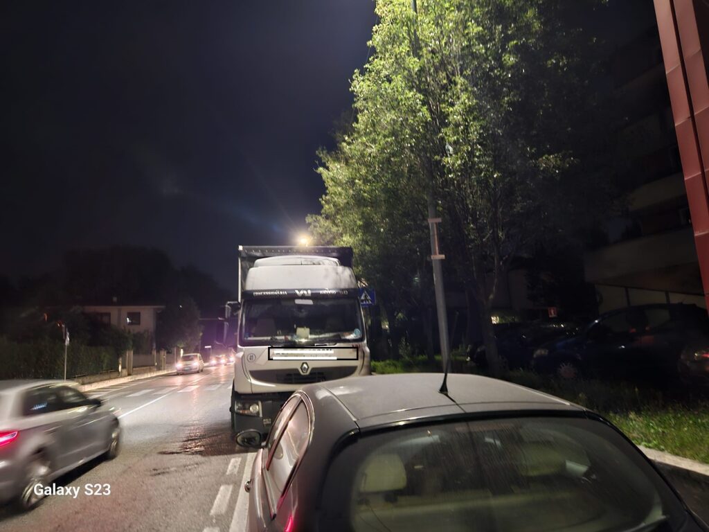 Segnaletica carente e i camionisti ne approfittano Segnaletica carente