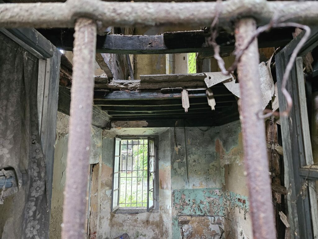 Il pericolo del crollo delle Fattorie Visconti Il pericolo del crollo delle Fattorie Visconti