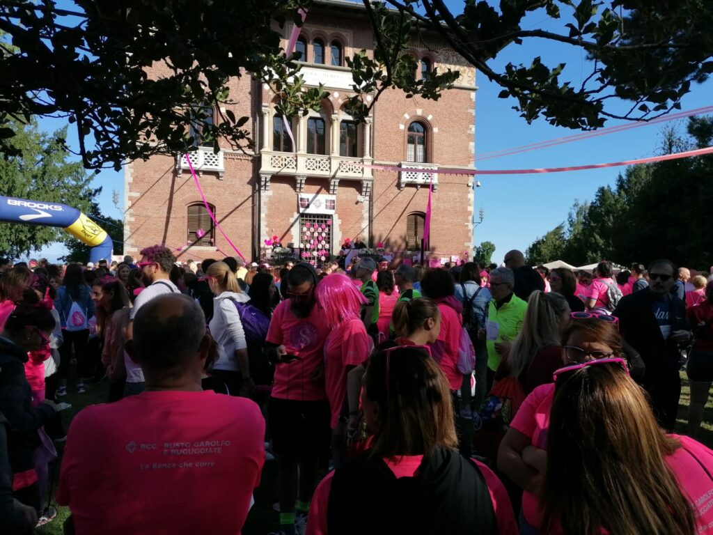Samarate, in corso Sarà Pink, con 1200 persone a seguito Sarà Pink Odv