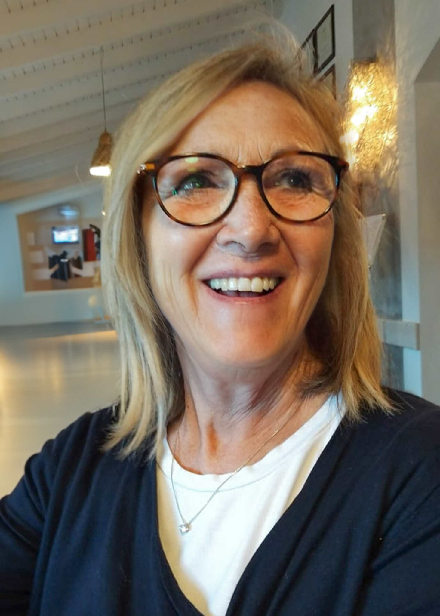 Anna Martelossi, di Laveno Mombello, con Reguzzoni e i Repubblicani Anna Martelossi: La Necessità di Politici meglio preparati per Decisioni Efficaci.