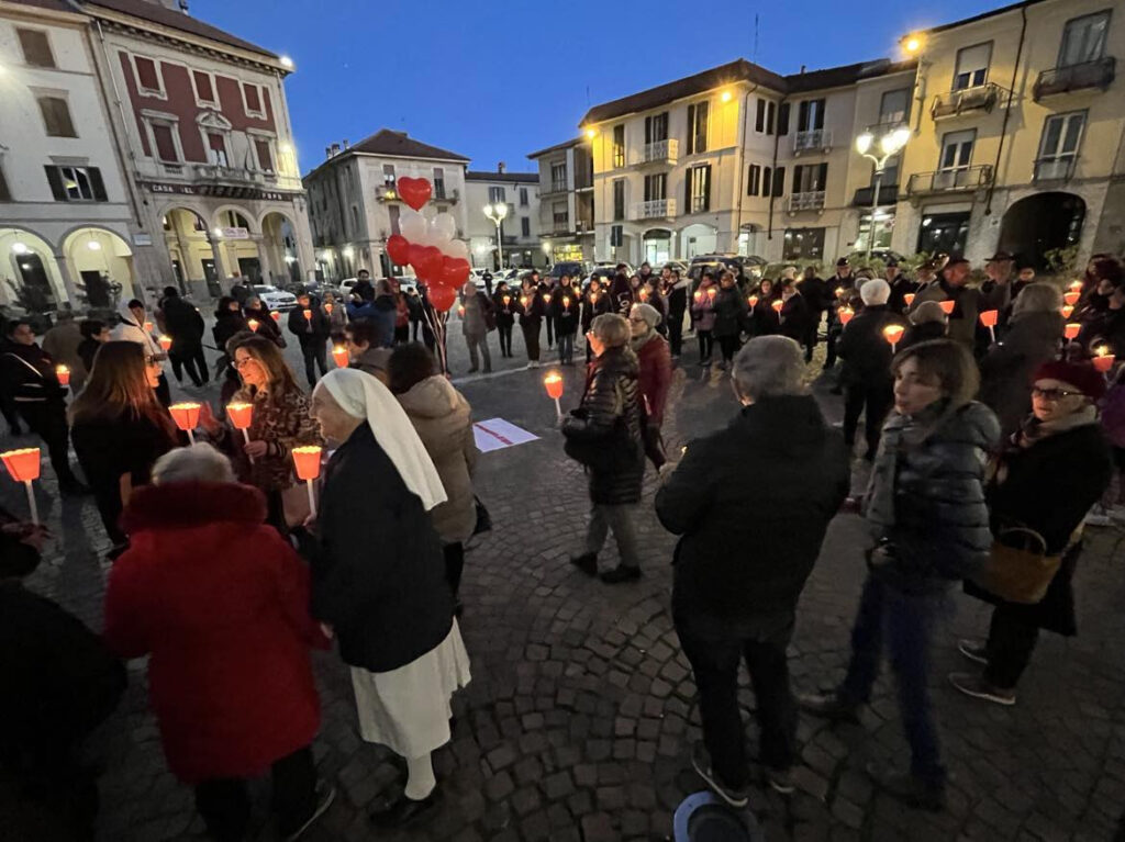 Fiaccolata per Giulia a Trecate