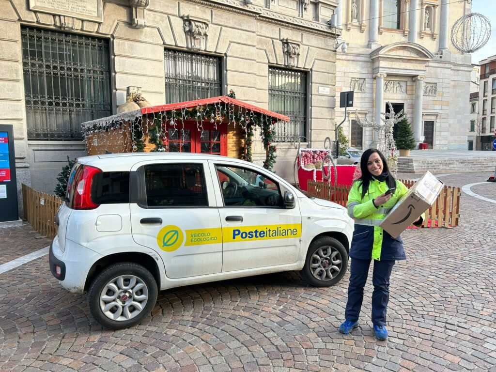 Il pacco di Natale.  IL VIAGGIO DEL PACCO PER CONSEGNE PUNTUALI A NATALE   Dall’aeroporto di Montichiari alle case dei cittadini della provincia di Varese