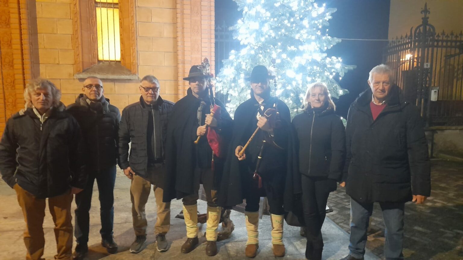 Fagnano Olona, zampognari scaldano i cuori