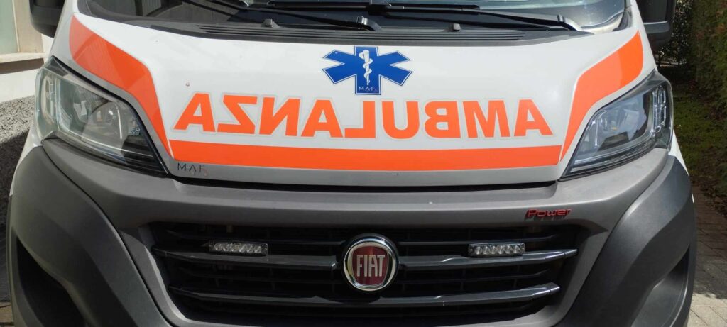 Limbiate: auto ribaltata