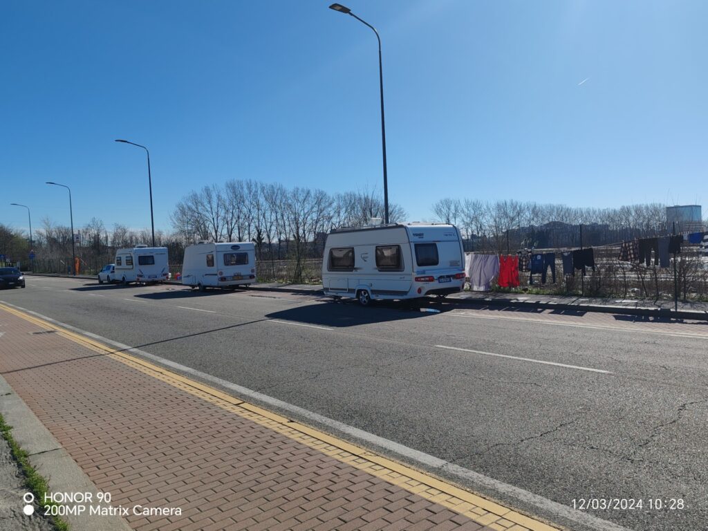 Milano, accampamento abusivo