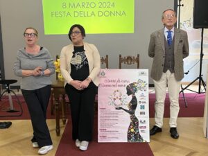 Trecate. Maria Airoldi, presidente della Schola Cantorum "San Gregorio Magno" e volontaria dell'associazione Sportello Vita, è stata premiata come "Donna Trecatese dell'Anno".
