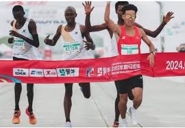 Lo sport diventa farsa nella mezza maratona di Pechino