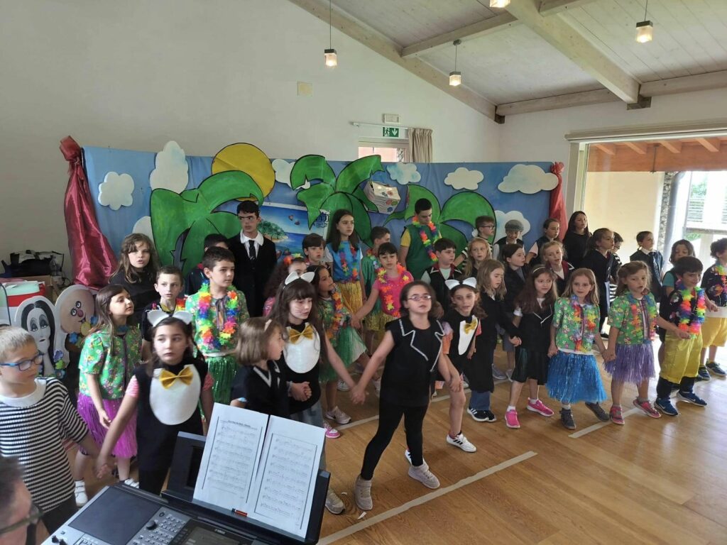 British College, Camps giocando educando