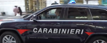 Milano, arrestati due 18enni, sperano auto dei CC