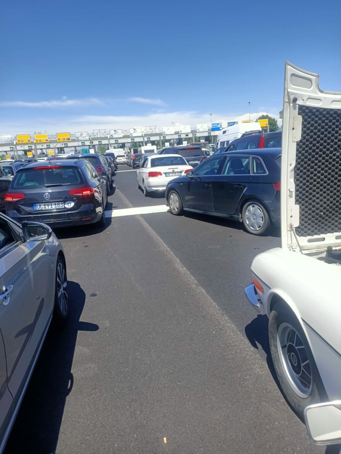 Casello Milano-Ovest, blocco e ambulanza cosa è successo