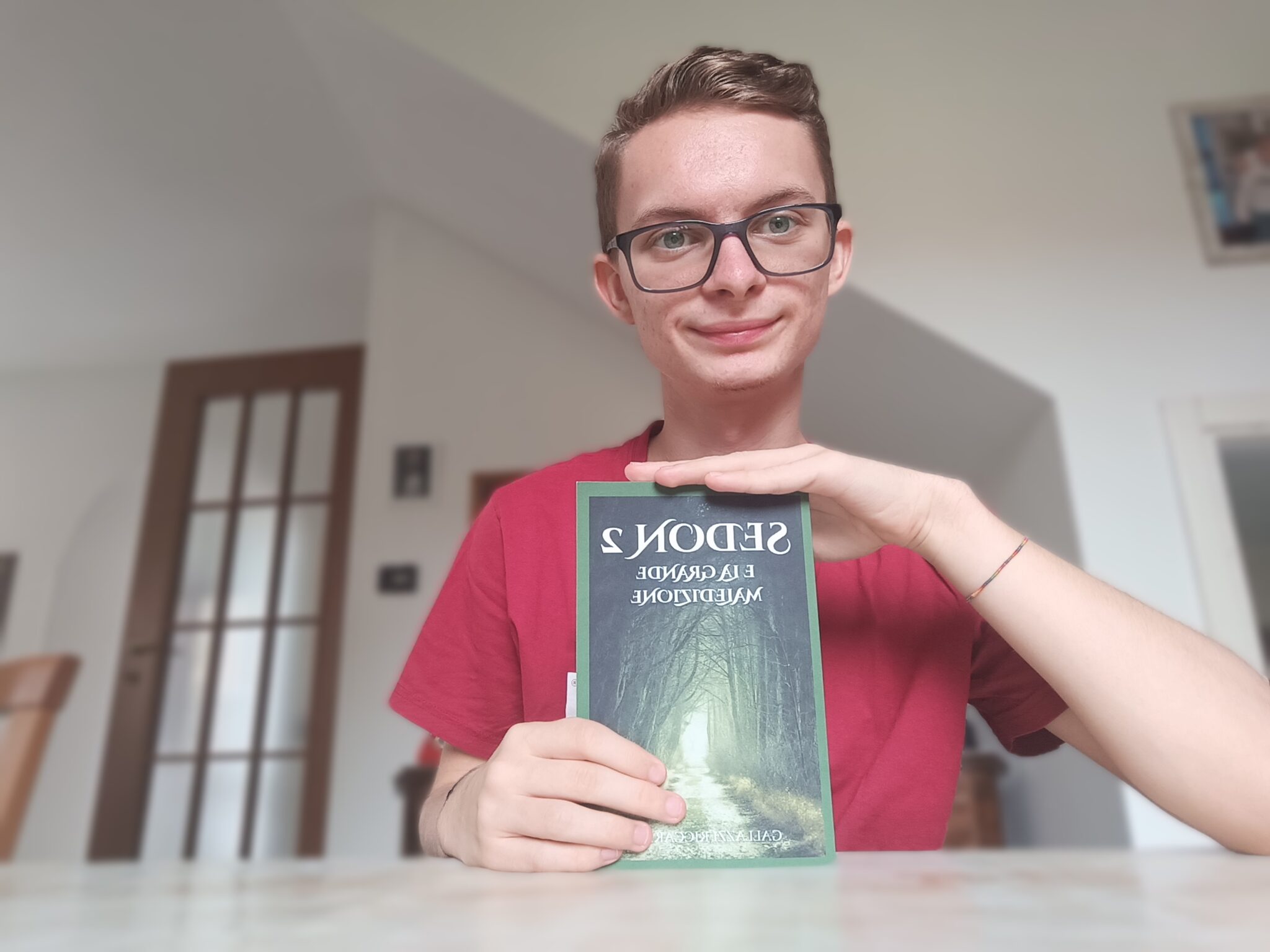 Il bustocco Riccardo Gallazzi, 16 anni, al secondo romanzo Il bustocco Riccardo Gallazzi, 16 anni, al secondo romanzo