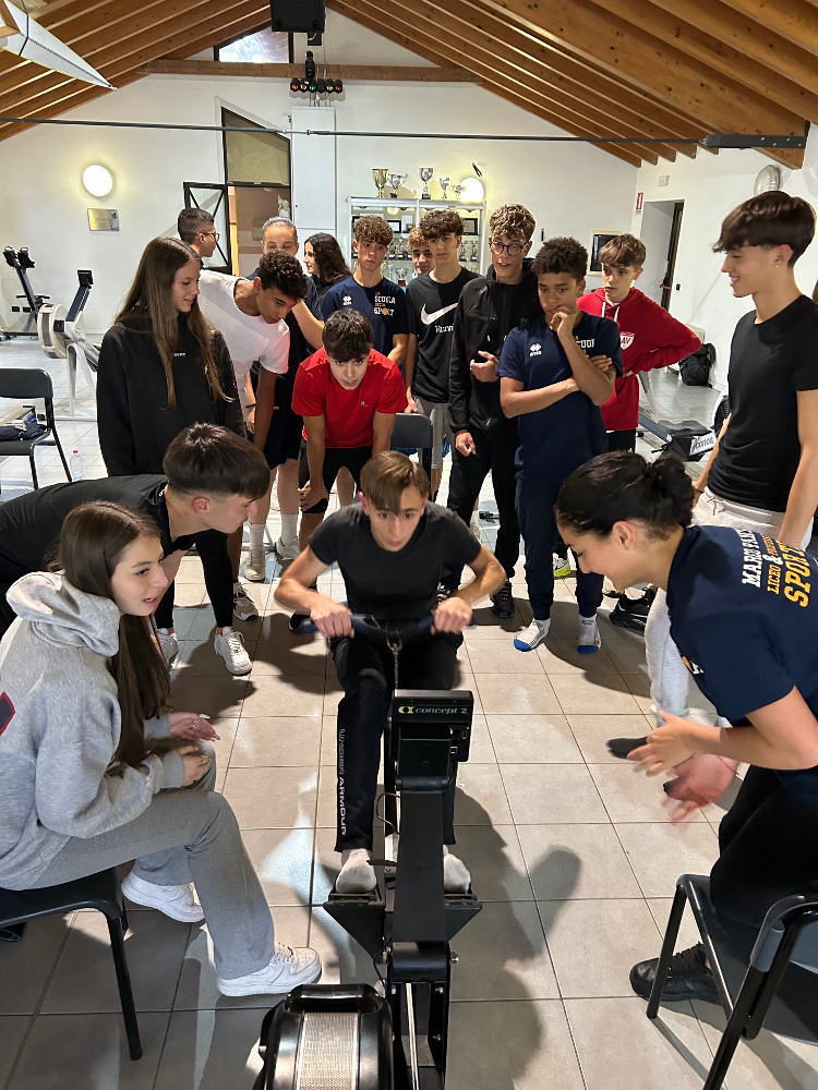 La medaglia d’argento Gabriel Soares con i ragazzi del Liceo Pantani