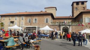 Fagnano Olona, la sagra della zucca riempie il castello