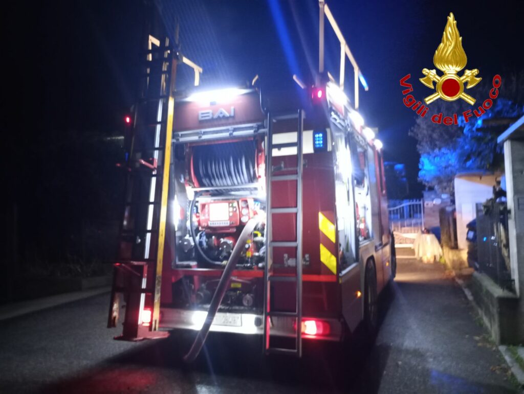 Olgiate Olona, incendio, fiamme in un’abitazione Vigili del Fuoco, incendio