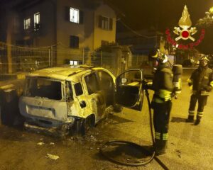 Auto in Fiamme a Maccagno 