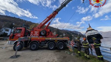 Stresa: auto inabissata nel Lago Maggiore