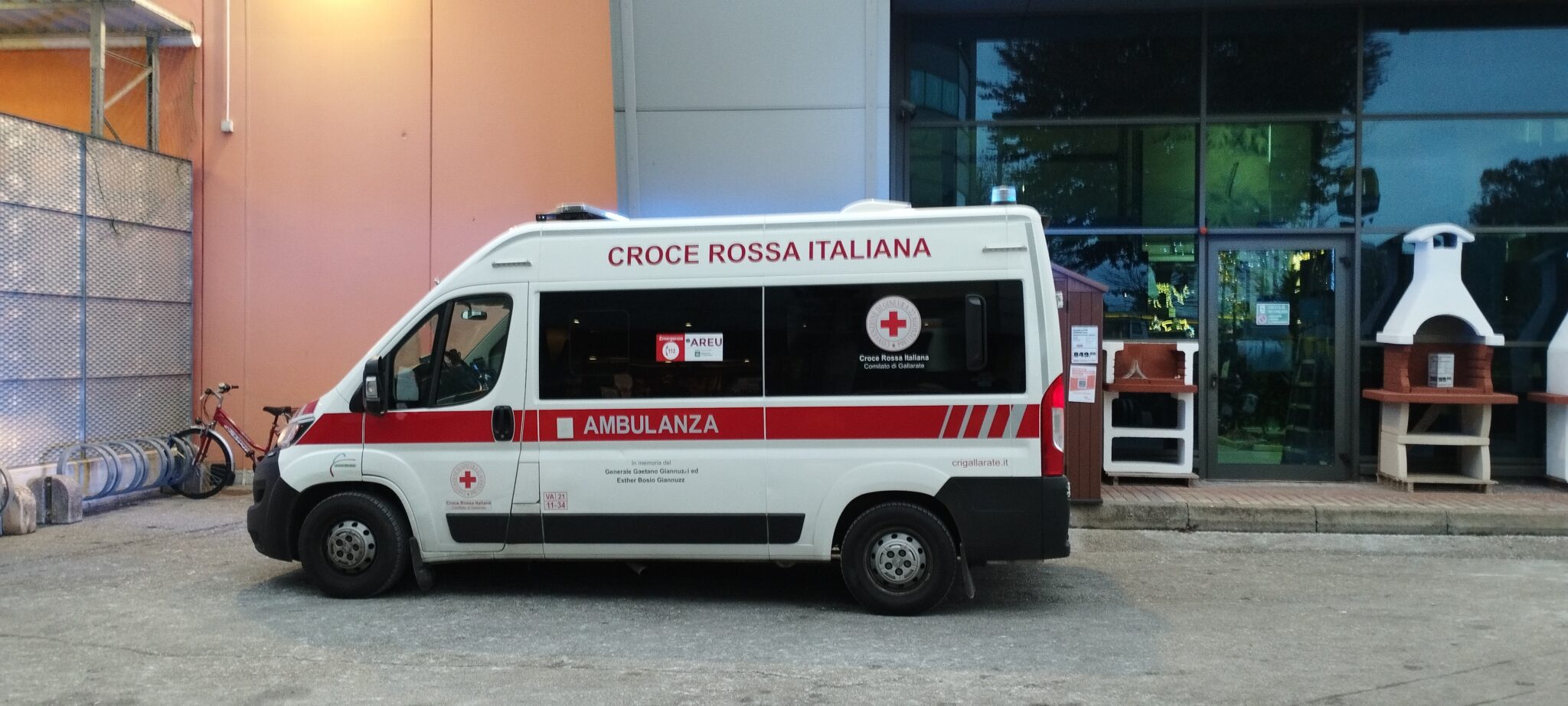 Malore al Centro Commerciale, soccorso un uomo Malore al Centro Commerciale