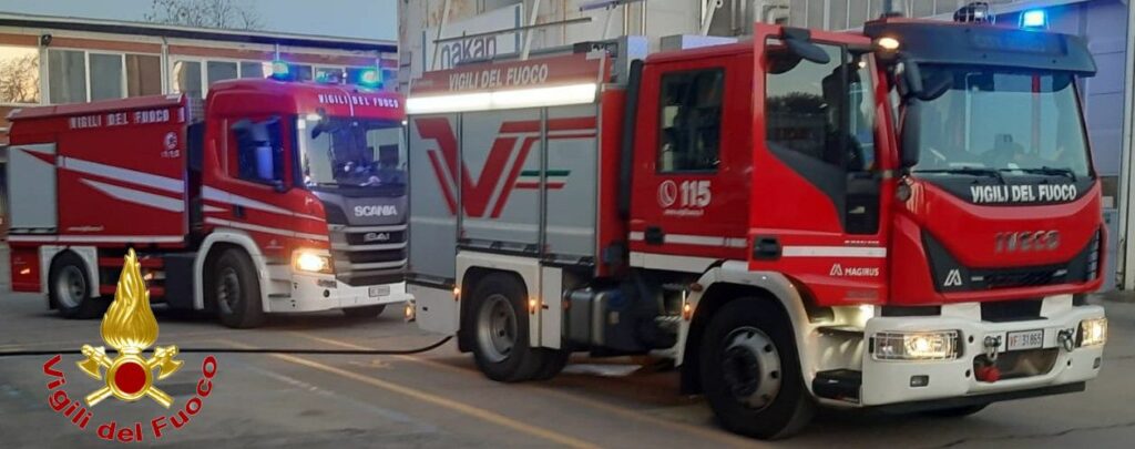 Samarate: incendio in fabbrica Samarate: incendio in fabbrica