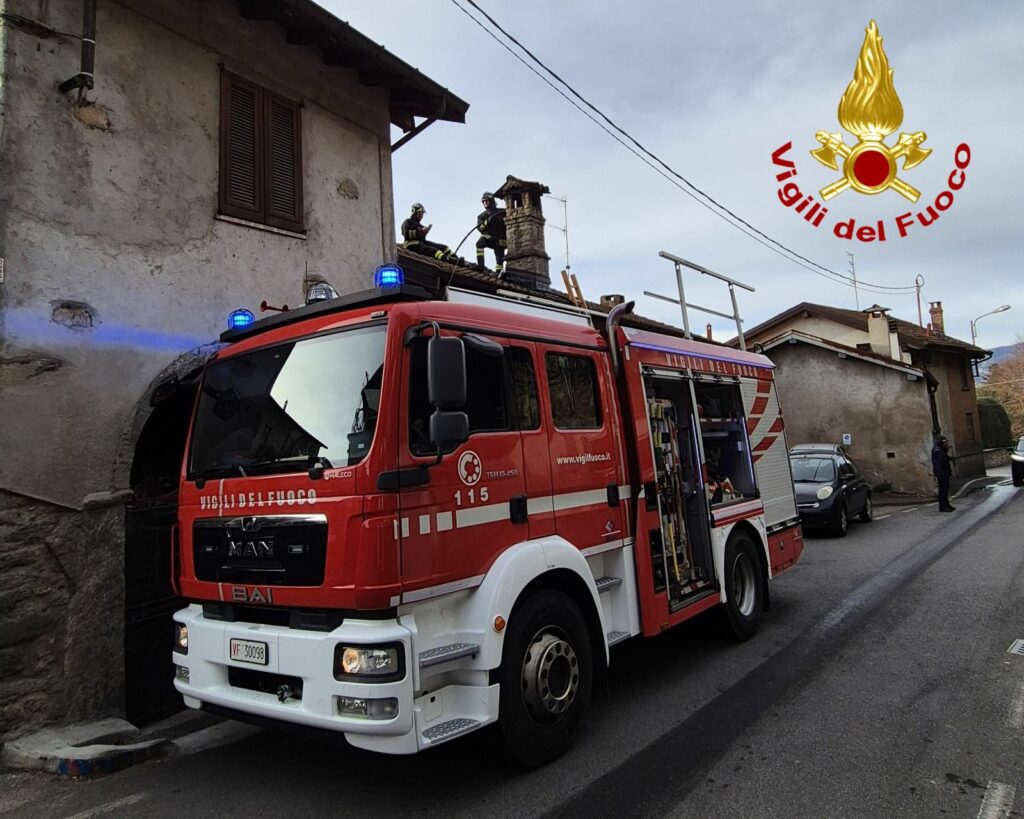 Besozzo: a fuoco una canna fumaria Besozzo: a fuoco una canna fumaria