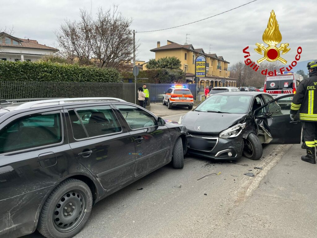 Bardello: incidente stradale Bardello: incidente stradale