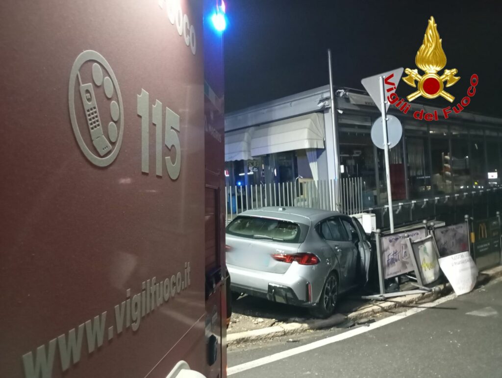 Albizzate: incidente stradale in via Mazzini Albizzate: incidente stradale