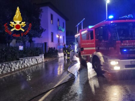 Varese: incendio in un box