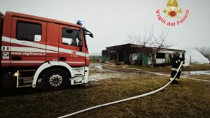 Roncello: incendio in un'azienda agricola 