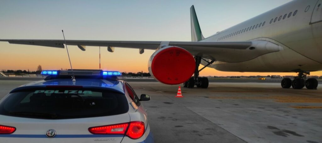 Malpensa, la Polizia di Stato recupera Ferrari rubata