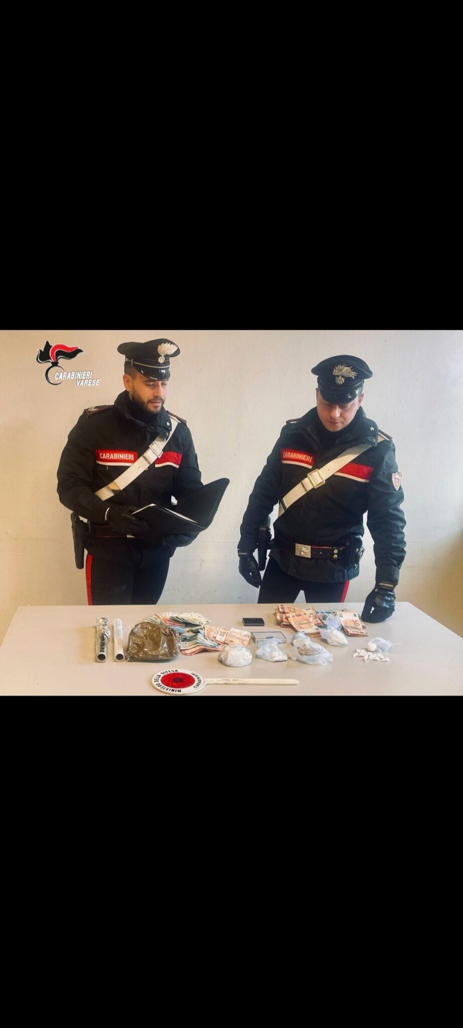 Somma, arrestato con droga e denaro in quantità