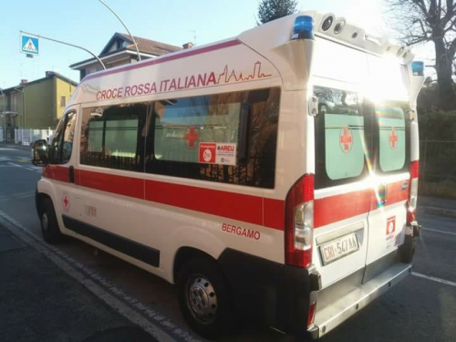Marnate: ladro precipita dal tetto