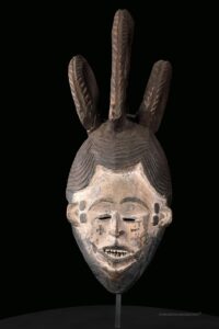 Università Insubria Giancarlo Sangregorio 4.Cultura Igbo (Nigeria), Maschera agbogho mmwo, prima metà del XX secolo, legno duro africano, caolino e pigmenti naturali.
Fondazione Sangregorio Giancarlo.
© Fondazione Sangregorio