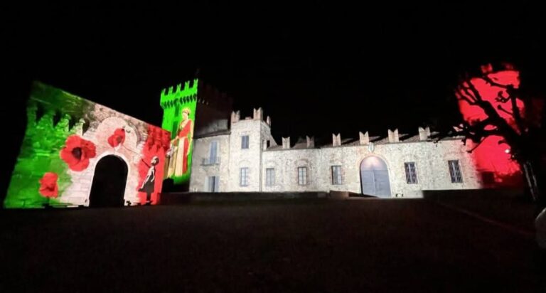 Somma Lombardo: luci tricolore sul castello