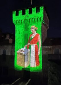 Somma Lombardo: luci tricolore sul castello