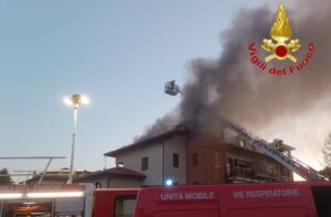 Cardano al Campo: incendio 